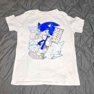 White and blue sonic the headgehodg teeshirt